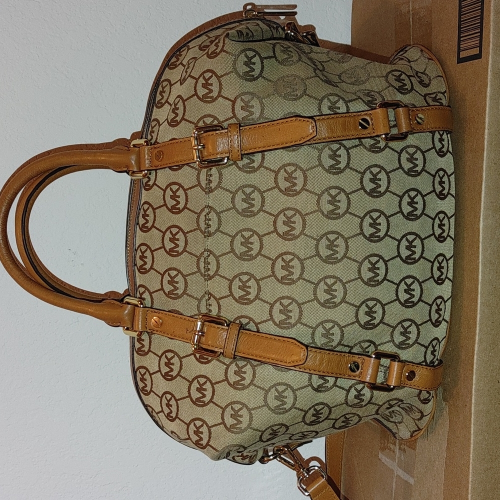 Authentic Michael Kors Satchel - image 4